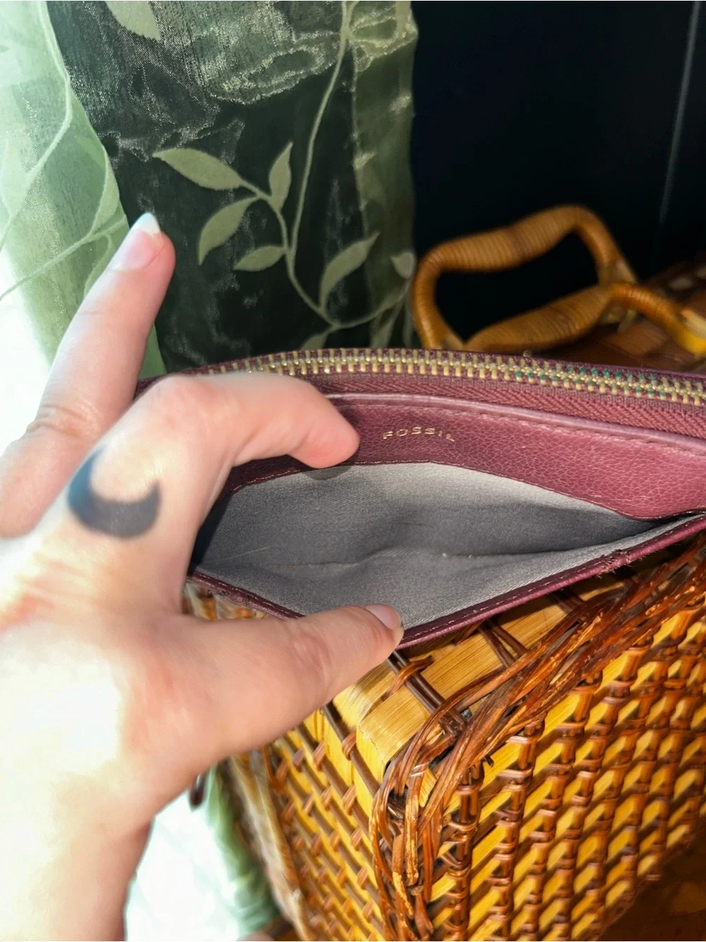 Fossil Jori RFID Zip Clutch Red Wine Leather Wristlet Wallet -GUC-